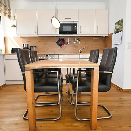 Fischer's Hus 4 아파트 부숨
